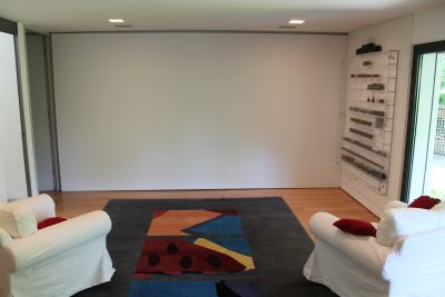 Wohnzimmer Beamer Motorleinwand