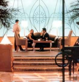 Foyer mit  Treppen-Licht, beleuchtete Stufen